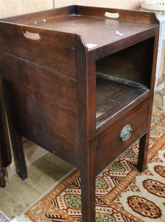 A George III tray top commode W.48cm
